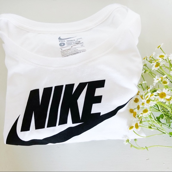 Nike Tops - NWOT Nike Logo Tee